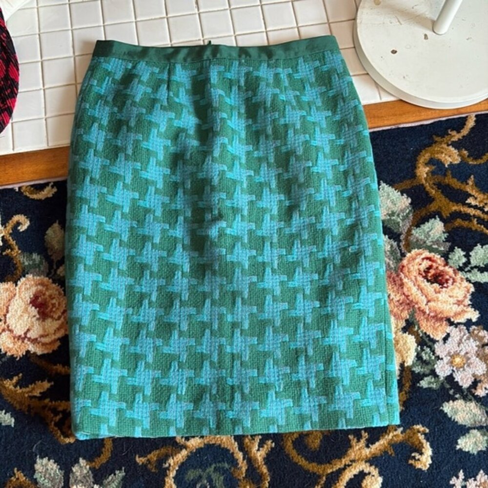 Boden wool blend pencil skirt. Worn about five times.‎ Retail 139